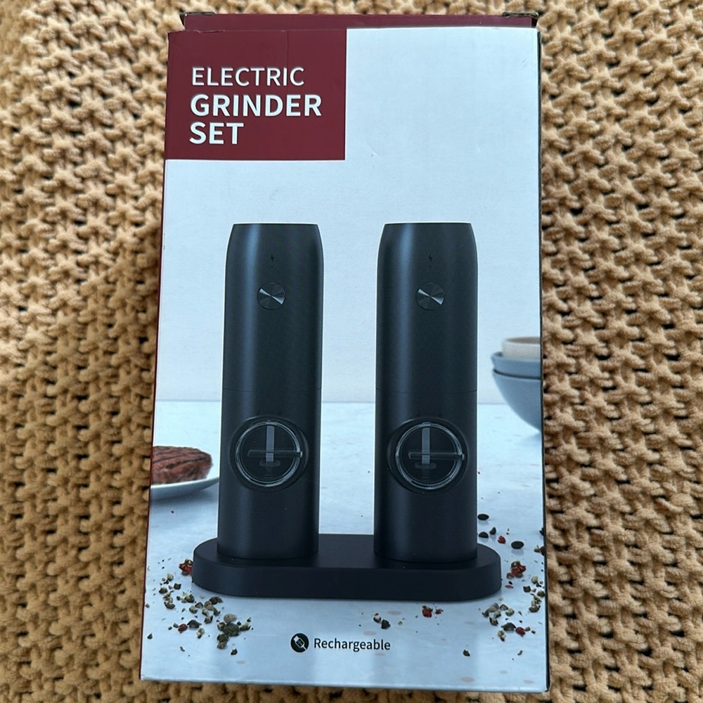 Electric salt & pepper grinders